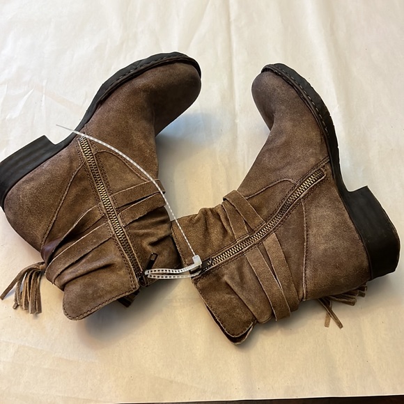 Born Kenya Bootie In Distressed Taupe. - Picture 11 of 14